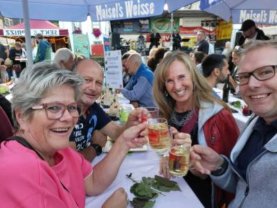 Gute Laune am Pegnitzer-Winzerfest 2025 mit Heike, Elvira und Ottmar - 