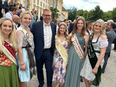 Sommerempfang Schloss Schleiheim
Bayerische Kniginnen mit Stefan Krieg